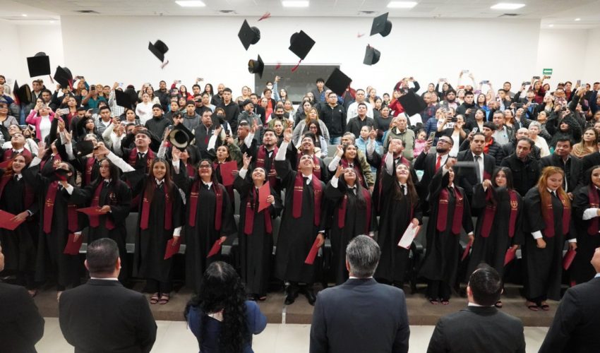 Egresan 33 personas de la 6ª generación de la Licenciatura en Criminología